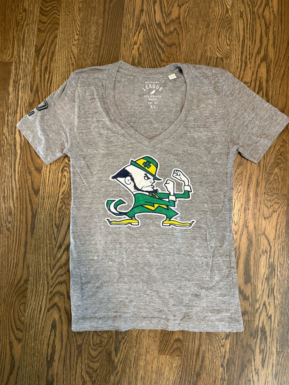 Original League 91 Gray Notre Dame Leprechaun Graphic V-Neck Tee XL $40